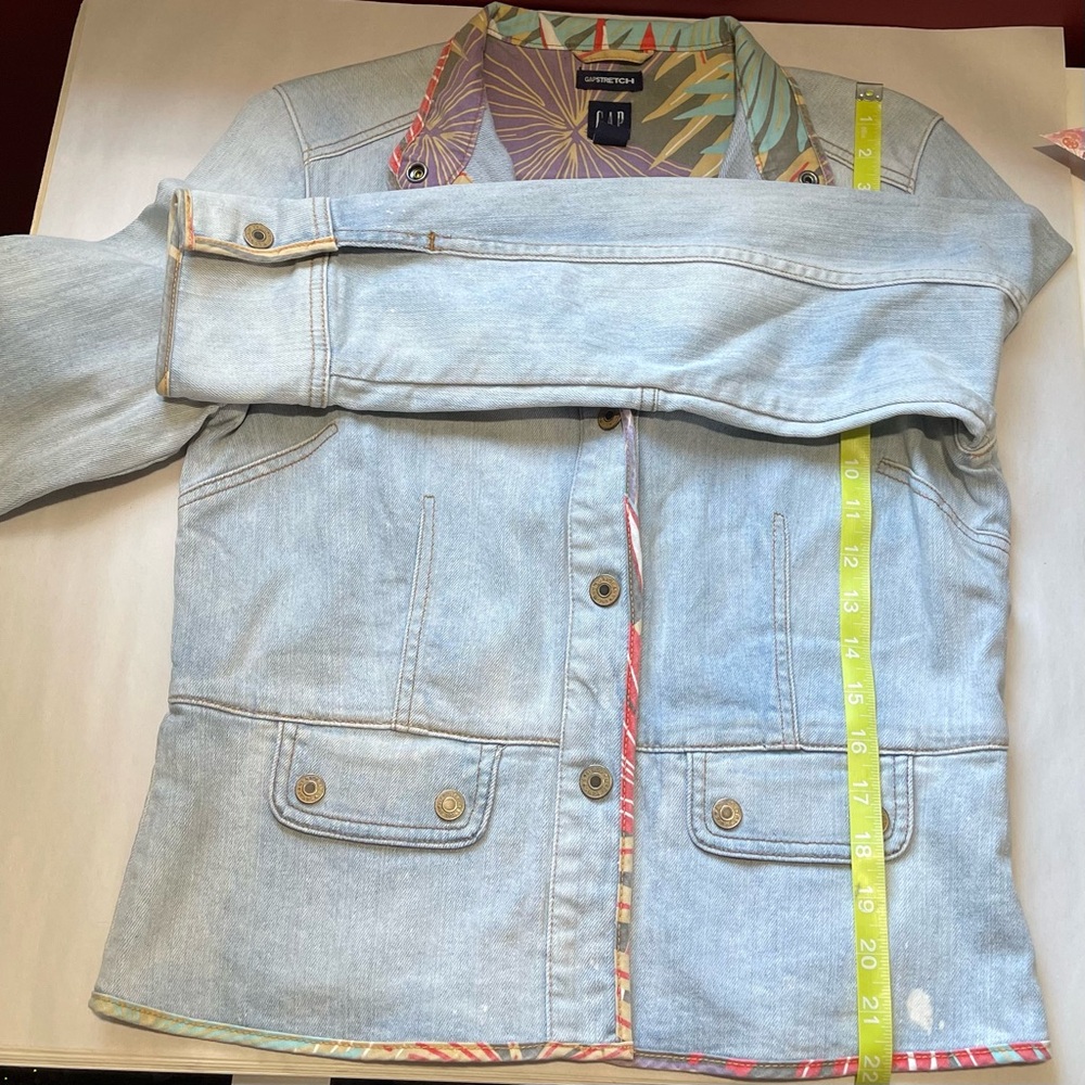 GAP Vintage Women’s Light Blue Jean Denim Jacket with Snap Front - Picture 6 of 6